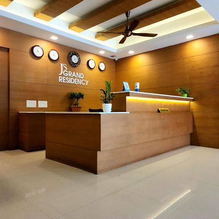 Js Grand Residency Hotell Palakkad Exteriör bild